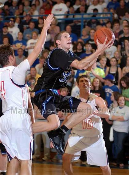 Thumbnail 1 in Grayson County vs Muhlenberg North (KHSAA 3rd Region Final) photogallery.