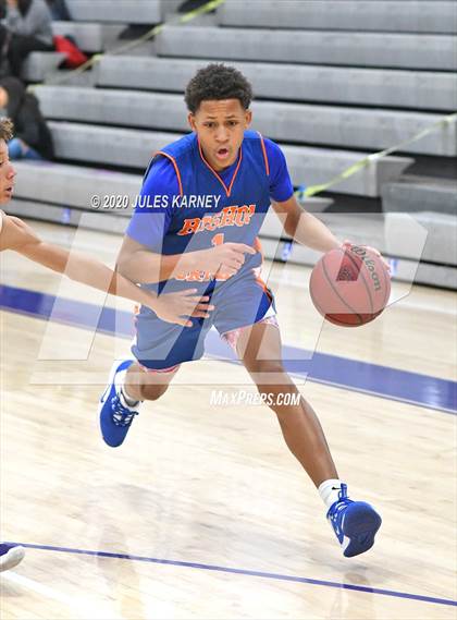 Thumbnail 3 in Bishop Gorman vs Durango photogallery.