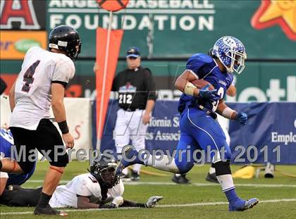 Thumbnail 1 in Tustin vs. La Habra (CIF SS Southwest Division Final) photogallery.
