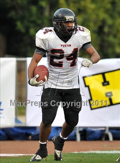 Thumbnail 2 in Tustin vs. La Habra (CIF SS Southwest Division Final) photogallery.