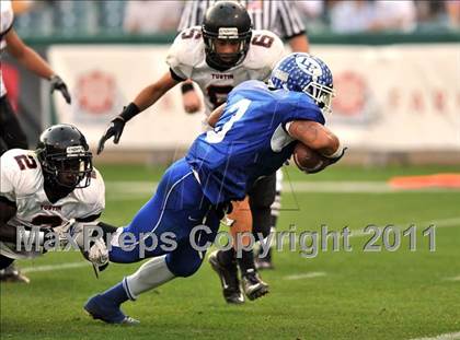 Thumbnail 1 in Tustin vs. La Habra (CIF SS Southwest Division Final) photogallery.