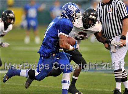 Thumbnail 1 in Tustin vs. La Habra (CIF SS Southwest Division Final) photogallery.