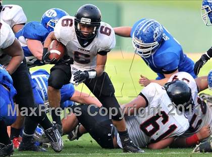 Thumbnail 2 in Tustin vs. La Habra (CIF SS Southwest Division Final) photogallery.