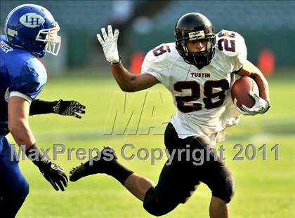 Thumbnail 1 in Tustin vs. La Habra (CIF SS Southwest Division Final) photogallery.