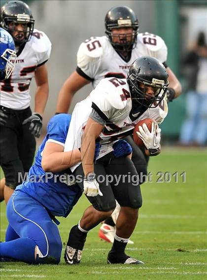 Thumbnail 2 in Tustin vs. La Habra (CIF SS Southwest Division Final) photogallery.