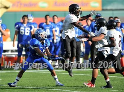 Thumbnail 2 in Tustin vs. La Habra (CIF SS Southwest Division Final) photogallery.