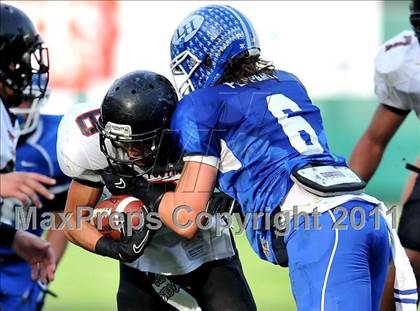 Thumbnail 2 in Tustin vs. La Habra (CIF SS Southwest Division Final) photogallery.