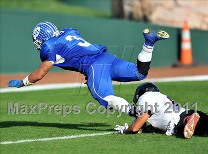 Thumbnail 1 in Tustin vs. La Habra (CIF SS Southwest Division Final) photogallery.