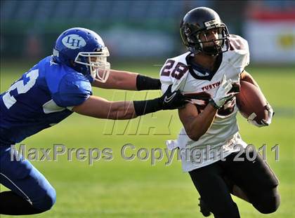 Thumbnail 2 in Tustin vs. La Habra (CIF SS Southwest Division Final) photogallery.