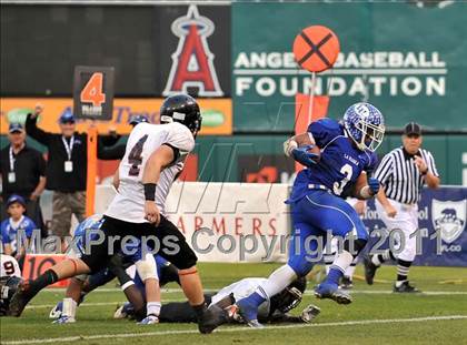 Thumbnail 3 in Tustin vs. La Habra (CIF SS Southwest Division Final) photogallery.