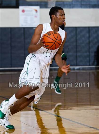 Thumbnail 1 in DeSoto vs Berkner (McDonald's Texas Invitational) photogallery.