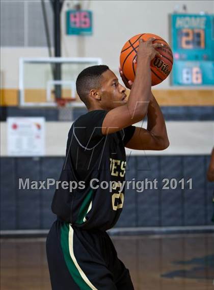 Thumbnail 3 in DeSoto vs Berkner (McDonald's Texas Invitational) photogallery.