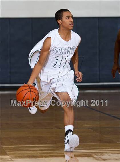 Thumbnail 3 in DeSoto vs Berkner (McDonald's Texas Invitational) photogallery.