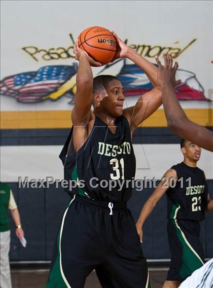 Thumbnail 3 in DeSoto vs Berkner (McDonald's Texas Invitational) photogallery.