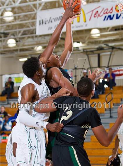 Thumbnail 3 in DeSoto vs Berkner (McDonald's Texas Invitational) photogallery.