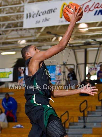 Thumbnail 3 in DeSoto vs Berkner (McDonald's Texas Invitational) photogallery.