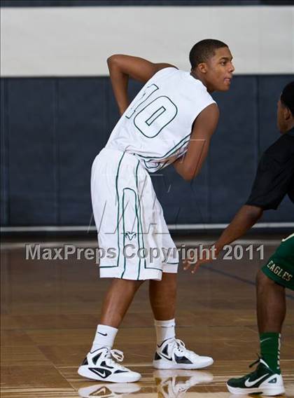 Thumbnail 1 in DeSoto vs Berkner (McDonald's Texas Invitational) photogallery.