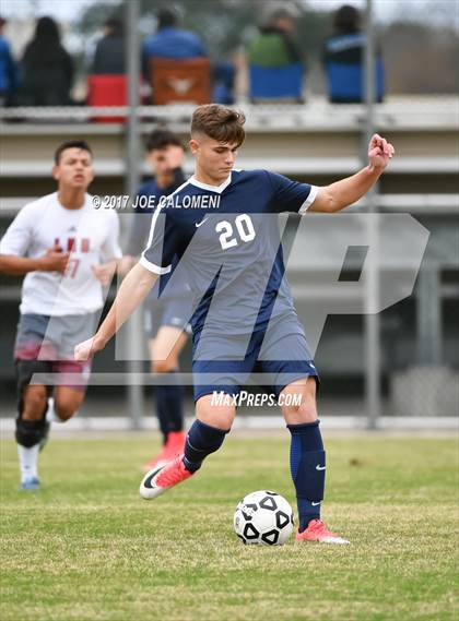 Thumbnail 2 in Hendrickson vs Lee [Robert E.] photogallery.
