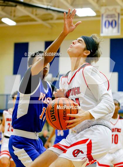 Thumbnail 3 in Currituck County vs Woodrow Wilson (Robert L. Vaughan Border Clash Basketball Invitational) photogallery.