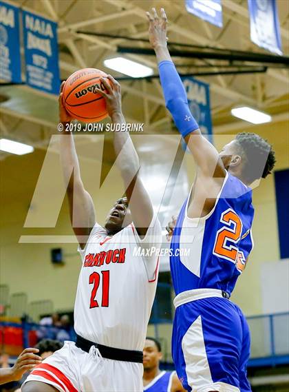 Thumbnail 1 in Currituck County vs Woodrow Wilson (Robert L. Vaughan Border Clash Basketball Invitational) photogallery.