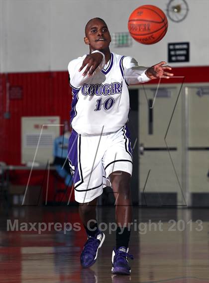 Thumbnail 1 in Menlo vs Rancho Cucamonga (MaxPreps Holiday Classic) photogallery.
