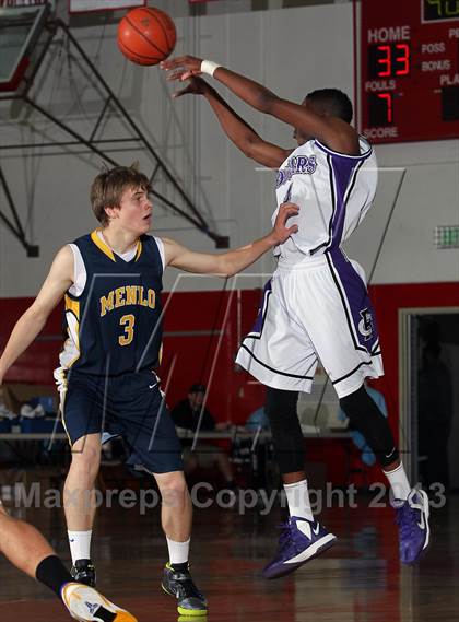Thumbnail 1 in Menlo vs Rancho Cucamonga (MaxPreps Holiday Classic) photogallery.