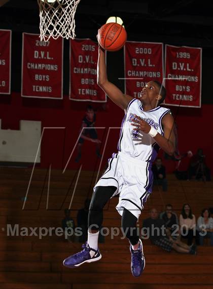 Thumbnail 2 in Menlo vs Rancho Cucamonga (MaxPreps Holiday Classic) photogallery.