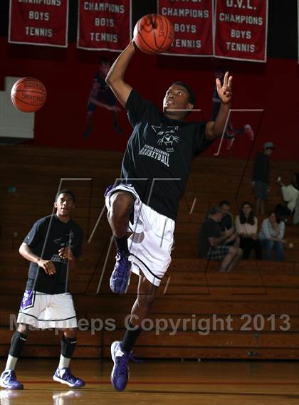 Thumbnail 1 in Menlo vs Rancho Cucamonga (MaxPreps Holiday Classic) photogallery.