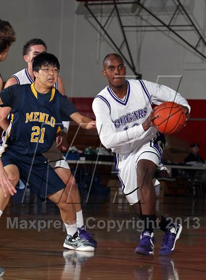 Thumbnail 2 in Menlo vs Rancho Cucamonga (MaxPreps Holiday Classic) photogallery.