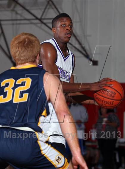 Thumbnail 3 in Menlo vs Rancho Cucamonga (MaxPreps Holiday Classic) photogallery.