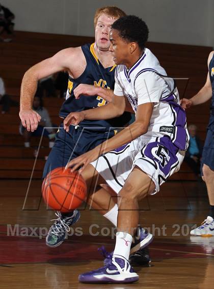 Thumbnail 1 in Menlo vs Rancho Cucamonga (MaxPreps Holiday Classic) photogallery.