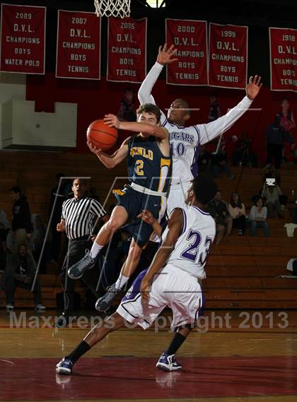 Thumbnail 2 in Menlo vs Rancho Cucamonga (MaxPreps Holiday Classic) photogallery.