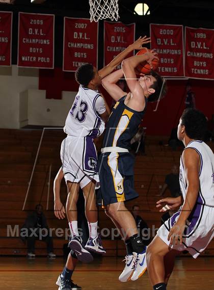 Thumbnail 2 in Menlo vs Rancho Cucamonga (MaxPreps Holiday Classic) photogallery.