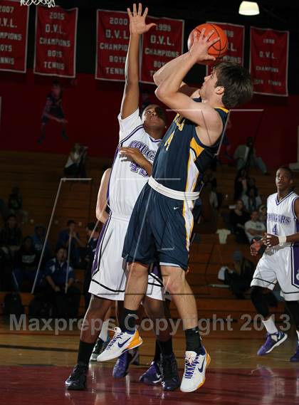 Thumbnail 1 in Menlo vs Rancho Cucamonga (MaxPreps Holiday Classic) photogallery.