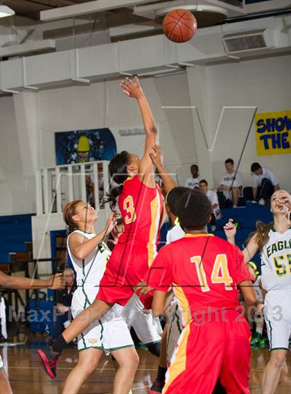 Thumbnail 3 in Yates vs. Cypress Falls (McDonald's Texas Invitational) photogallery.
