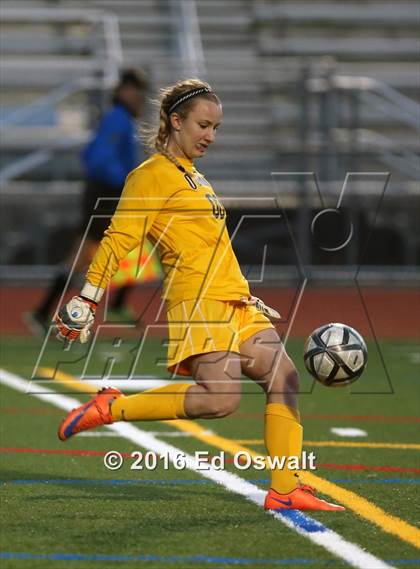 Thumbnail 1 in Las Lomas vs. Bishop O'Dowd (CIF NCS D2 Final) photogallery.