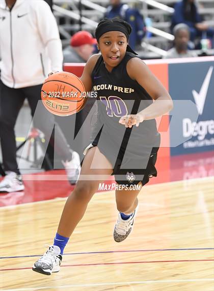Thumbnail 2 in Example Academy Red vs. Lincoln Prep (Ontario, Canada) - (Nike Tournament of Champions) photogallery.