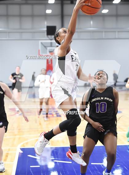 Thumbnail 2 in Example Academy Red vs. Lincoln Prep (Ontario, Canada) - (Nike Tournament of Champions) photogallery.