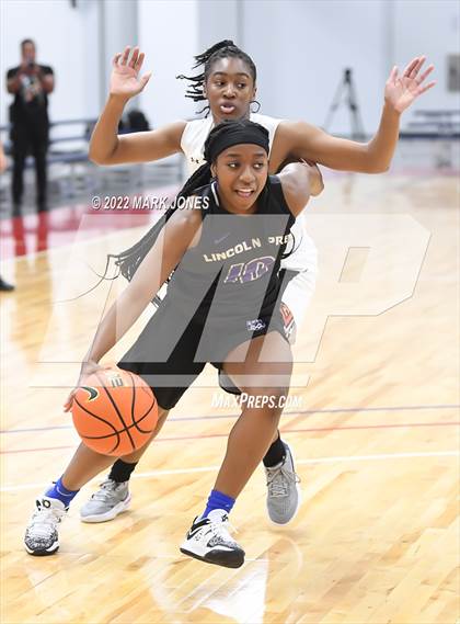 Thumbnail 2 in Example Academy Red vs. Lincoln Prep (Ontario, Canada) - (Nike Tournament of Champions) photogallery.