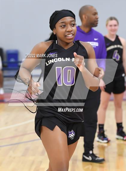 Thumbnail 3 in Example Academy Red vs. Lincoln Prep (Ontario, Canada) - (Nike Tournament of Champions) photogallery.