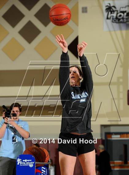 Thumbnail 1 in 2014 MaxPreps Holiday Classic 3-Point Contest (Girls) photogallery.