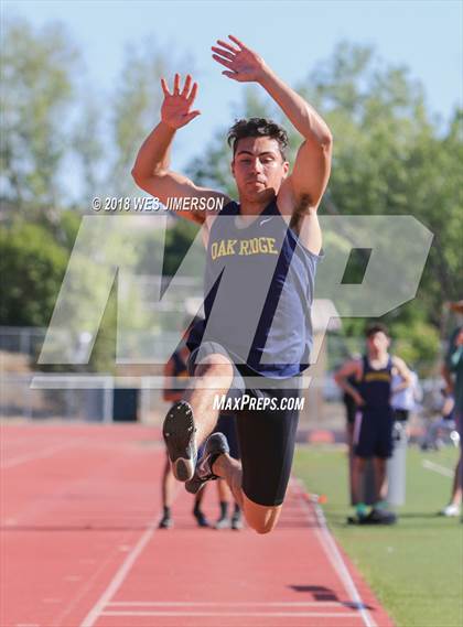 Thumbnail 2 in Sierra Foothill League Tri Meet photogallery.