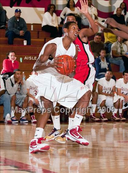 Thumbnail 2 in Van Nuys vs Pasadena (Rose City Round Ball Classic) photogallery.