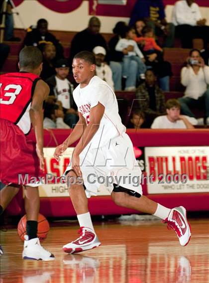 Thumbnail 2 in Van Nuys vs Pasadena (Rose City Round Ball Classic) photogallery.