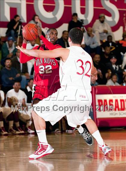 Thumbnail 1 in Van Nuys vs Pasadena (Rose City Round Ball Classic) photogallery.