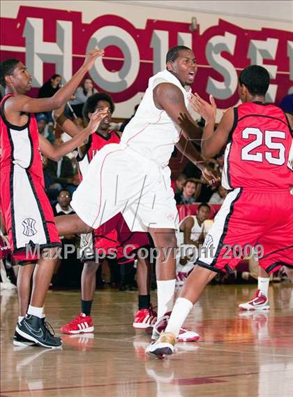 Thumbnail 3 in Van Nuys vs Pasadena (Rose City Round Ball Classic) photogallery.