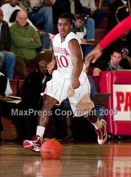 Thumbnail 1 in Van Nuys vs Pasadena (Rose City Round Ball Classic) photogallery.