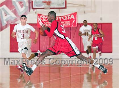 Thumbnail 1 in Van Nuys vs Pasadena (Rose City Round Ball Classic) photogallery.