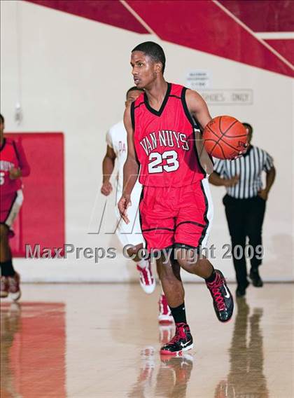 Thumbnail 1 in Van Nuys vs Pasadena (Rose City Round Ball Classic) photogallery.
