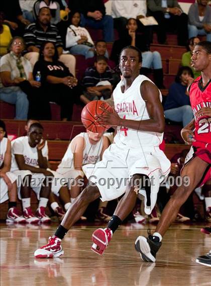 Thumbnail 1 in Van Nuys vs Pasadena (Rose City Round Ball Classic) photogallery.
